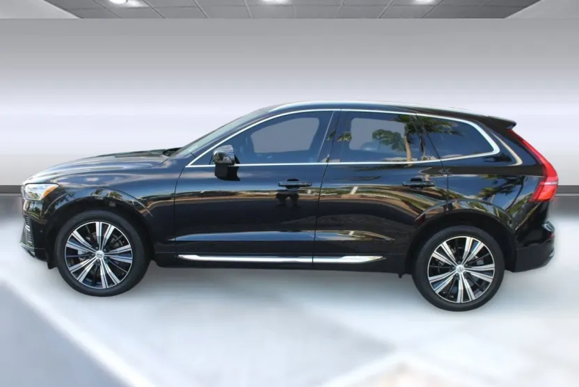 2023 Volvo XC60 B5 Plus photo 1