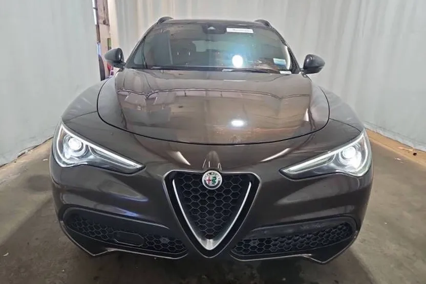 2018 Alfa Romeo Stelvio Ti Sport photo 1