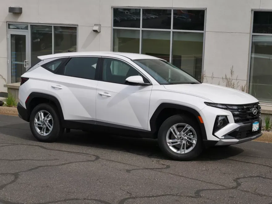 2025 Hyundai Tucson SE photo 1