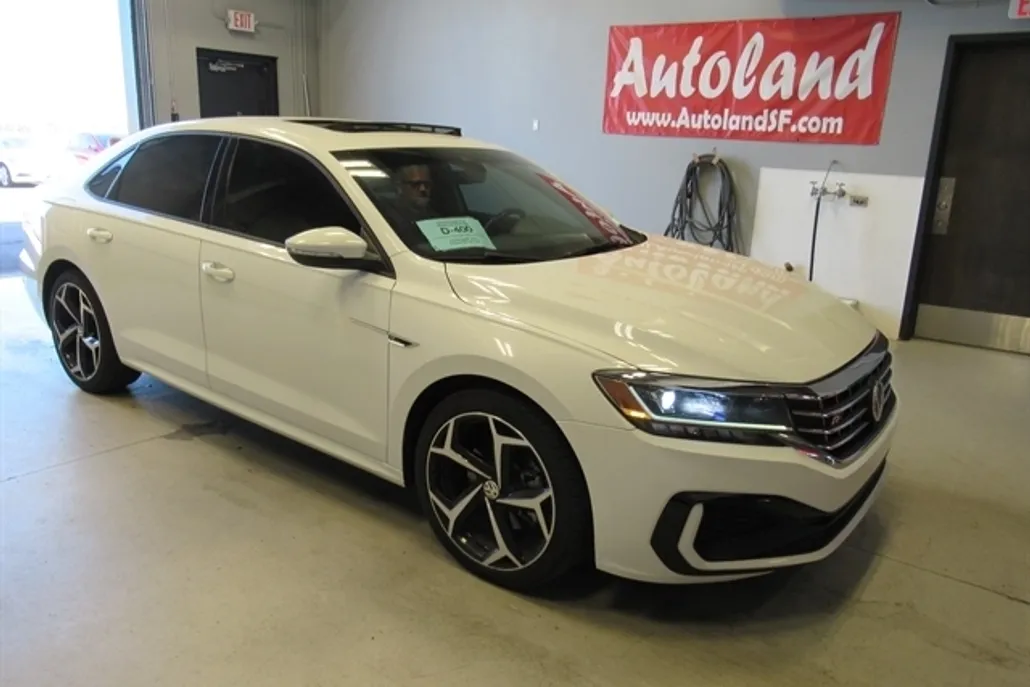 2021 Volkswagen Passat 2.0T R-Line photo 1