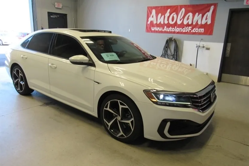 2021 Volkswagen Passat 2.0T R-Line photo 1