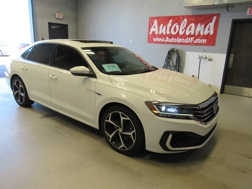 2021 Volkswagen Passat 2.0T R-Line photo 1
