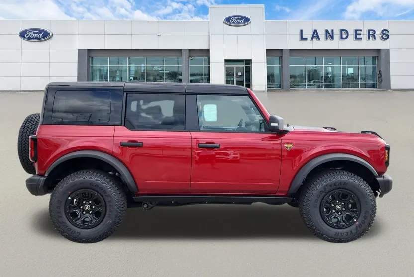 2025 Ford Bronco Badlands photo 1