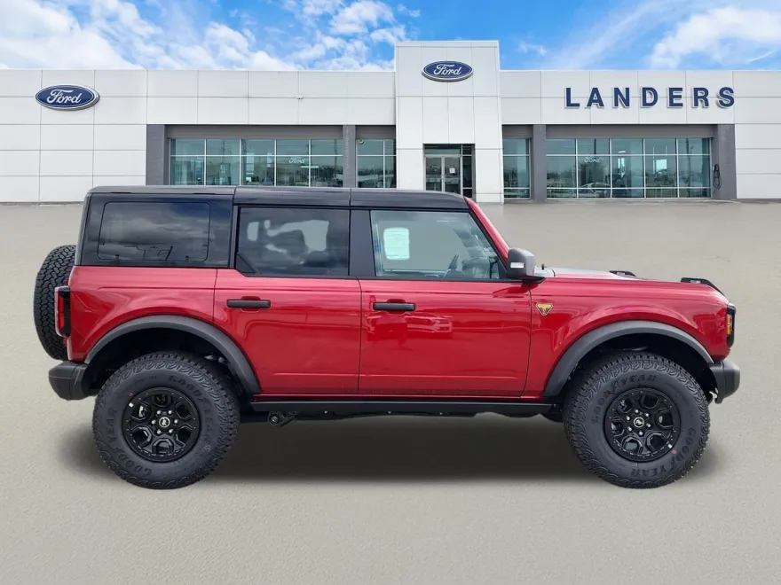2025 Ford Bronco Badlands photo 1