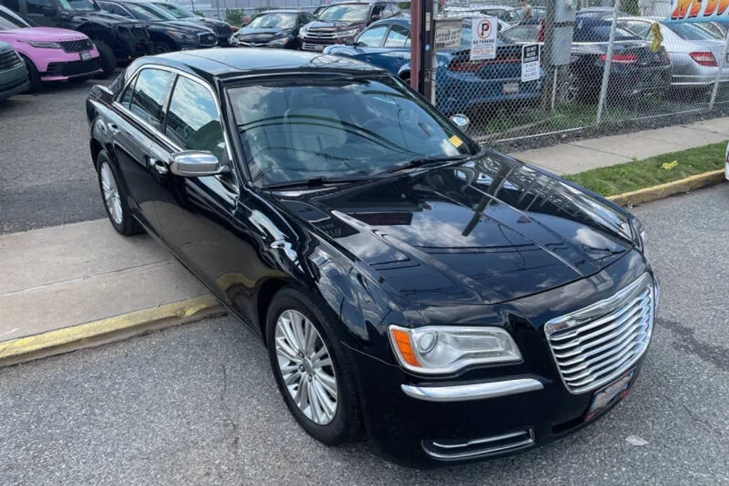 2014 Chrysler 300 Base photo 1