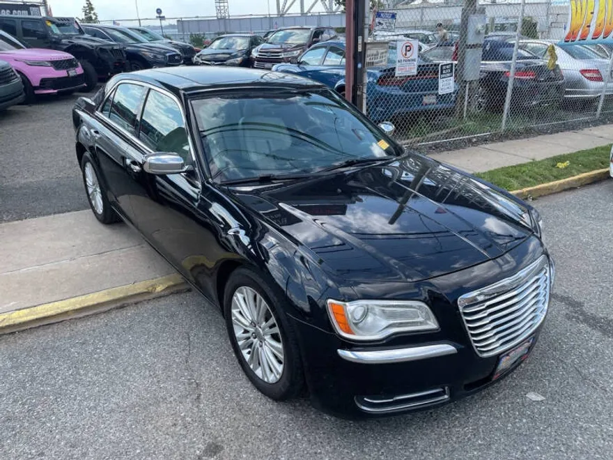 2014 Chrysler 300 Base photo 1