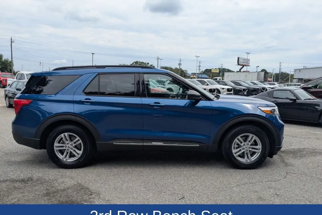 2023 Ford Explorer XLT photo 1