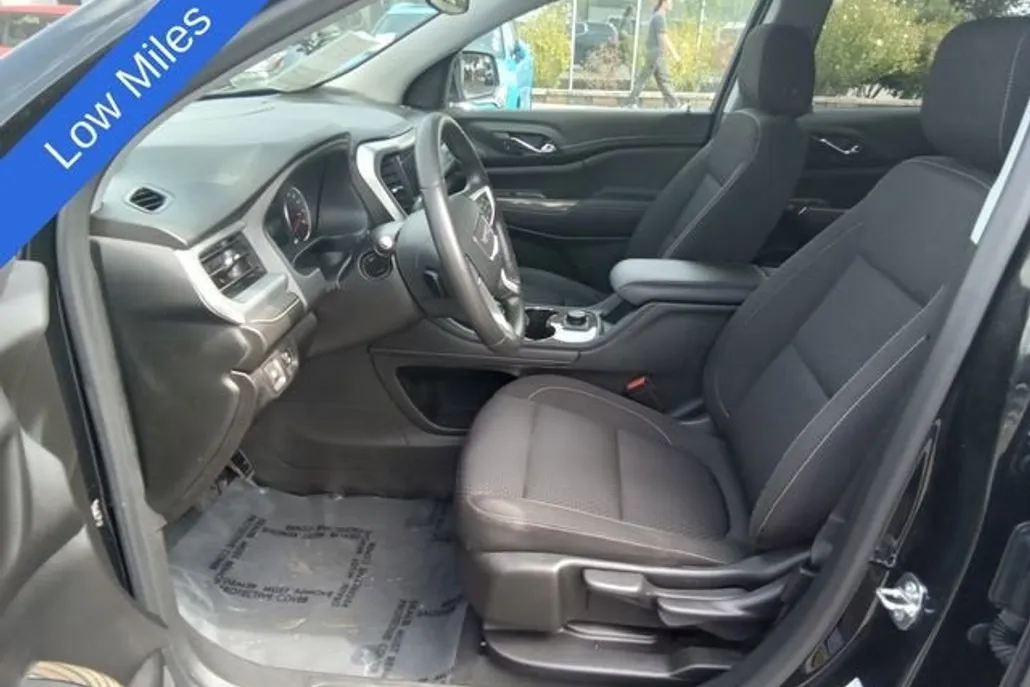 2023 Gmc Acadia SLE photo 1