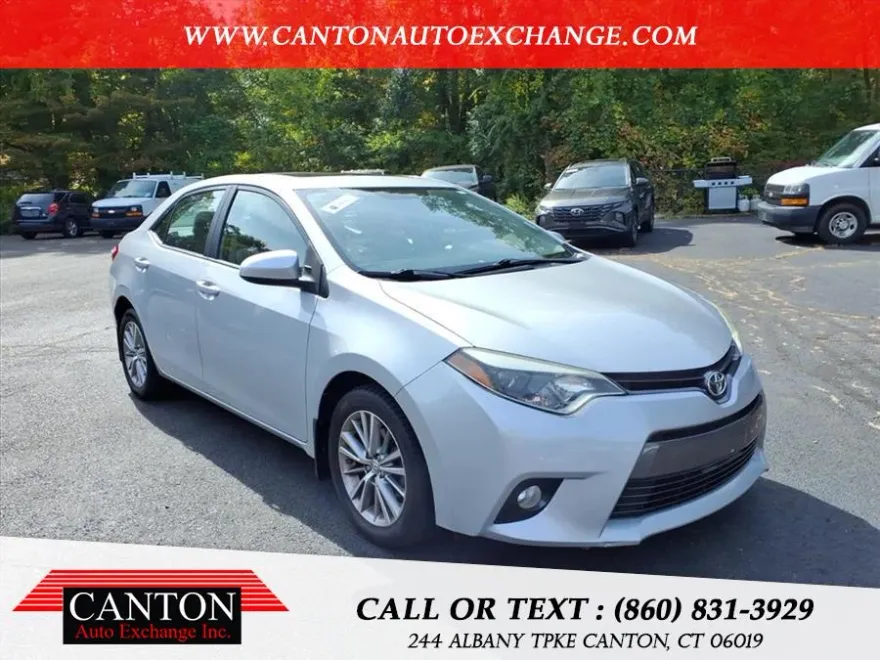 2015 Toyota Corolla LE photo 1