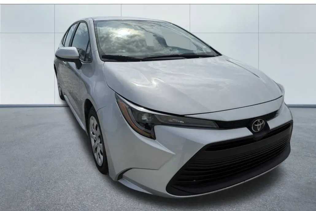 2023 Toyota Corolla LE photo 1
