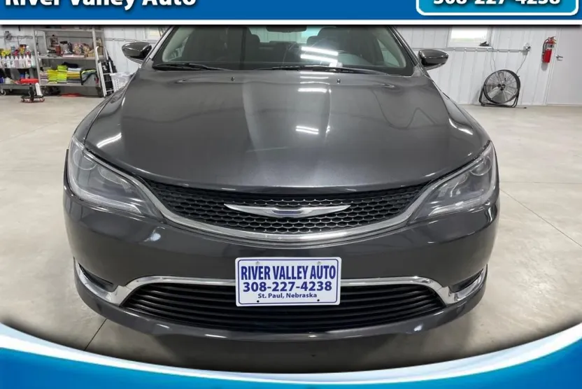2015 Chrysler 200 Limited photo 1