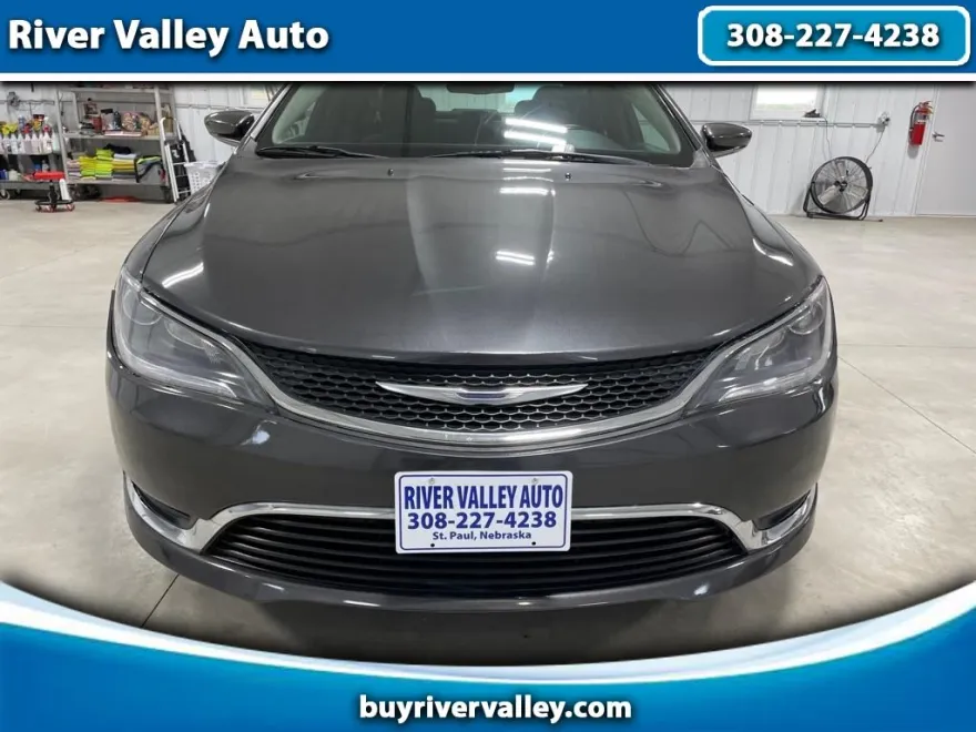 2015 Chrysler 200 Limited photo 1