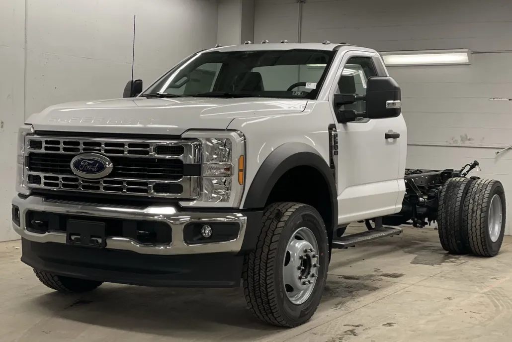 2025 Ford F-600 photo 1