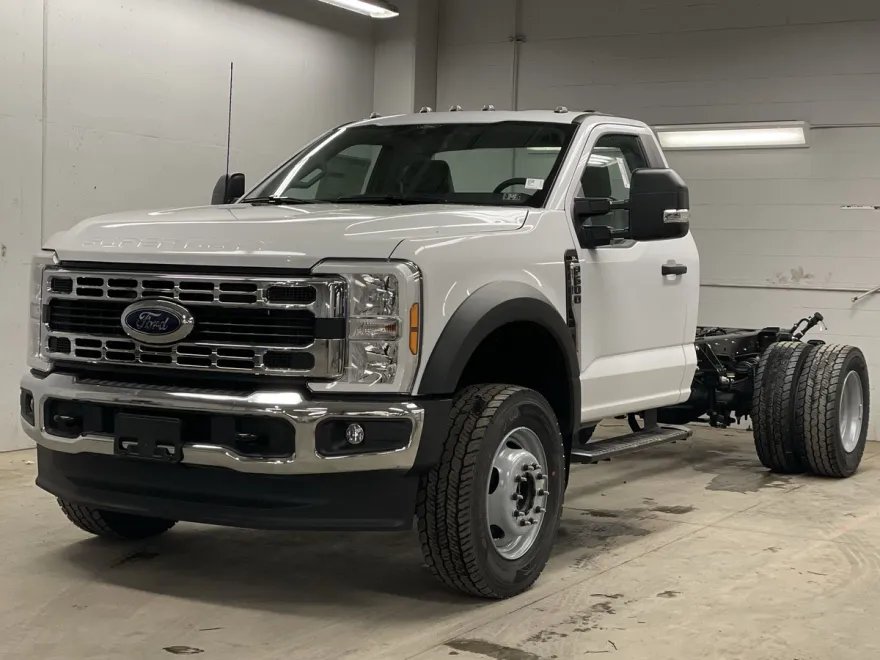 2025 Ford F-600 photo 1