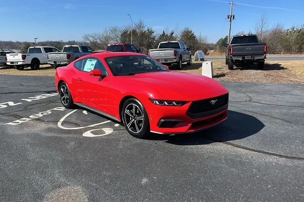 2025 Ford Mustang EcoBoost photo 1