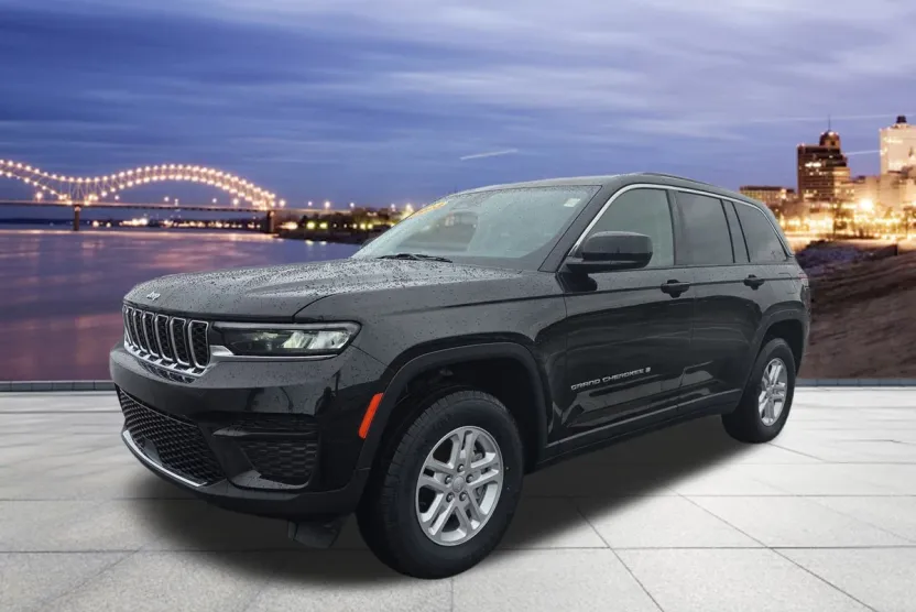 2023 Jeep Grand Cherokee Laredo photo 1