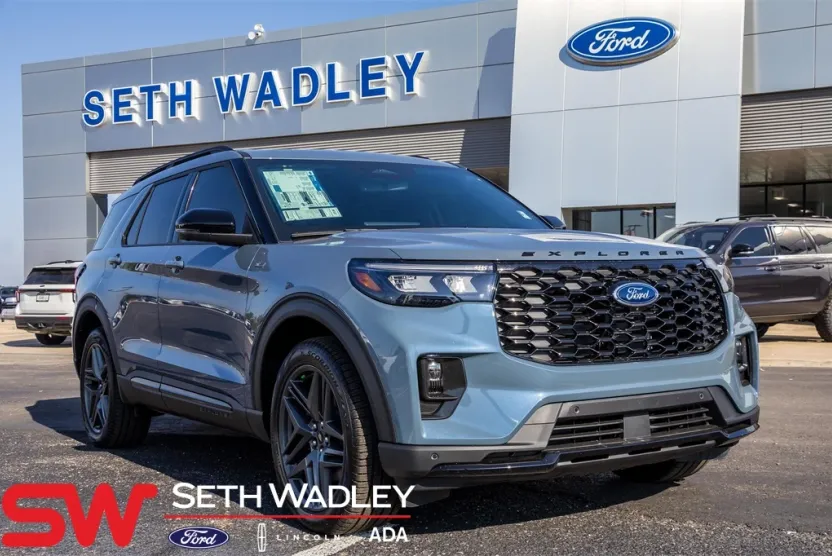 2025 Ford Explorer ST-Line photo 1