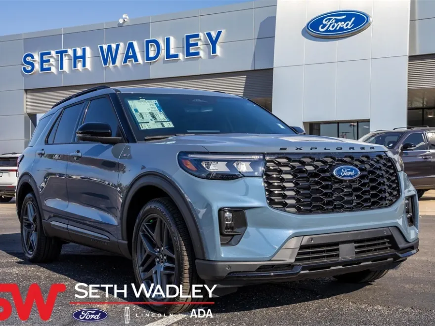 2025 Ford Explorer ST-Line photo 1