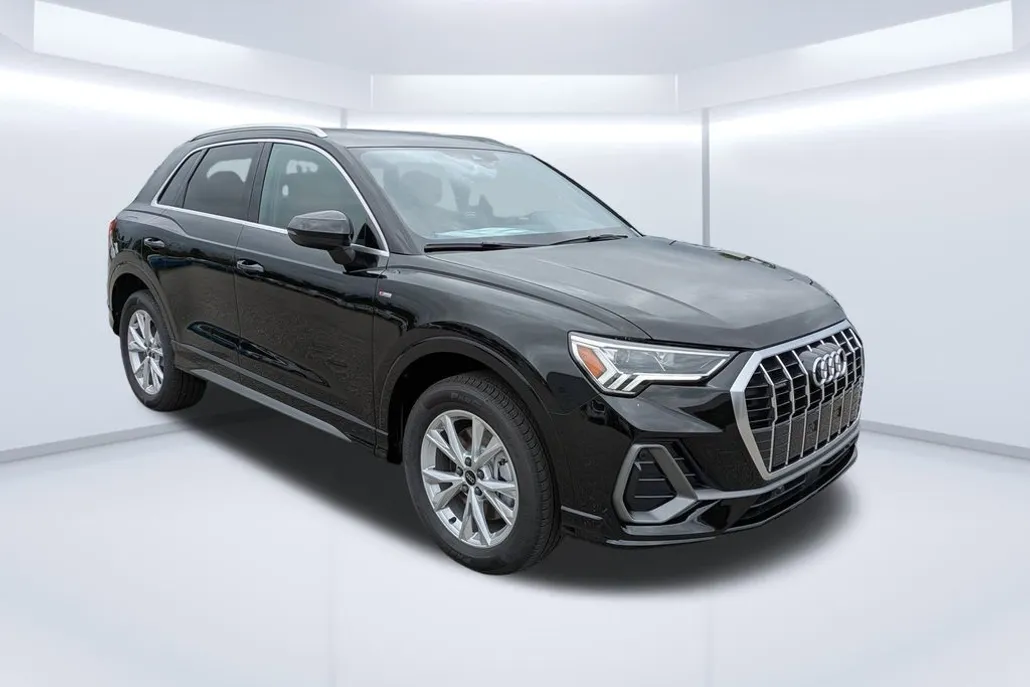 2025 Audi Q3 S line Premium photo 1
