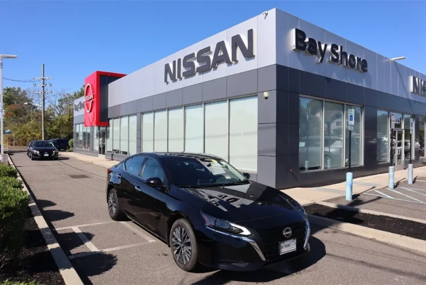 2023 Nissan Altima 2.5 SV photo 1