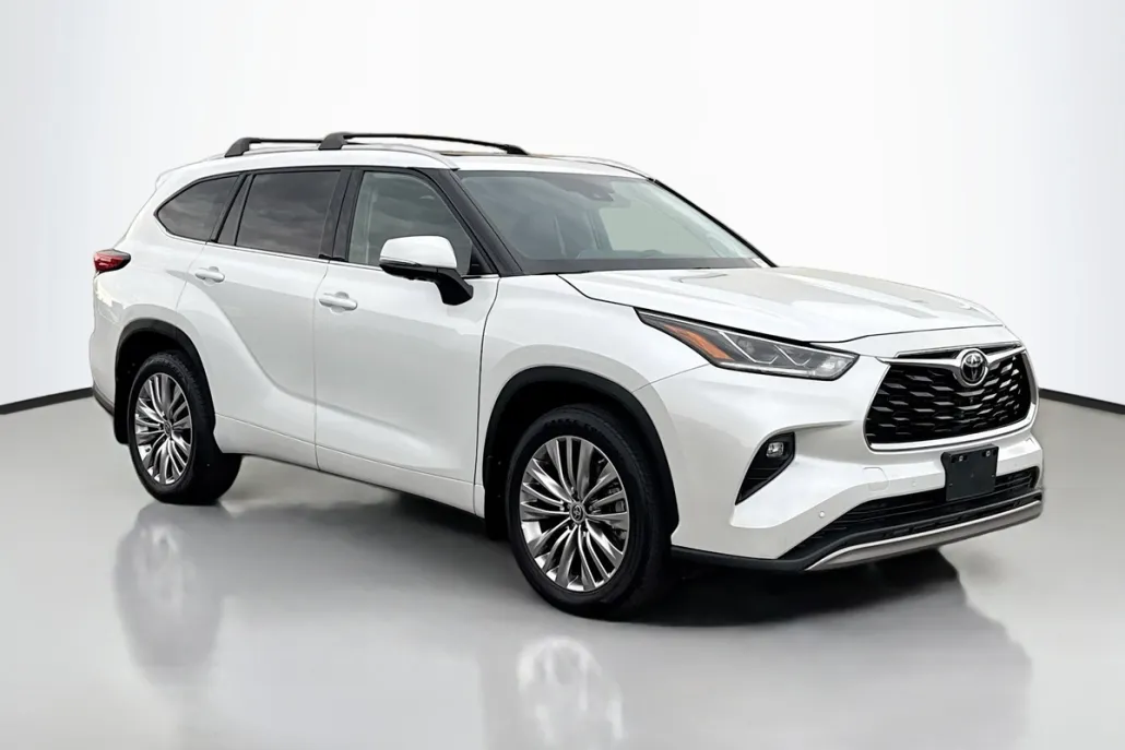 2023 Toyota Highlander Platinum photo 1