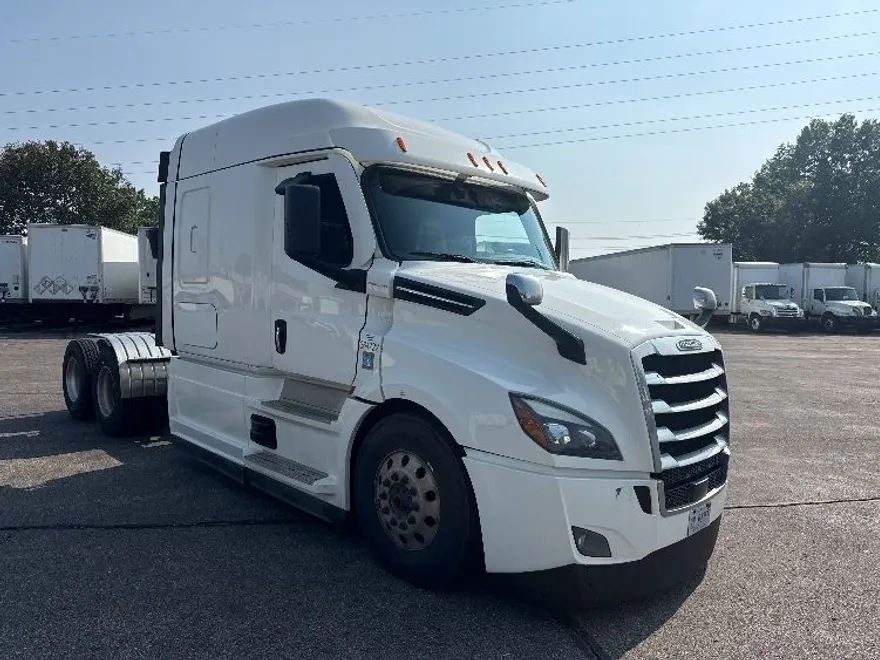 2020 Freightliner Cascadia 126" Sleeper Cab photo 1