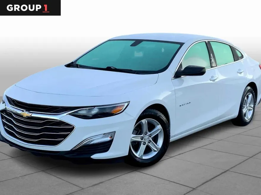 2022 Chevrolet Malibu LS photo 1