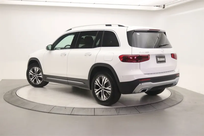 2025 Mercedes Benz GLB 250 photo 1
