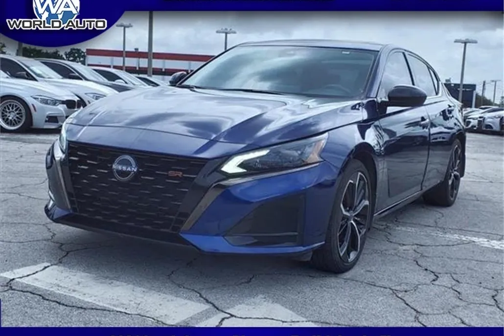 2023 Nissan Altima 2.5 SR photo 1