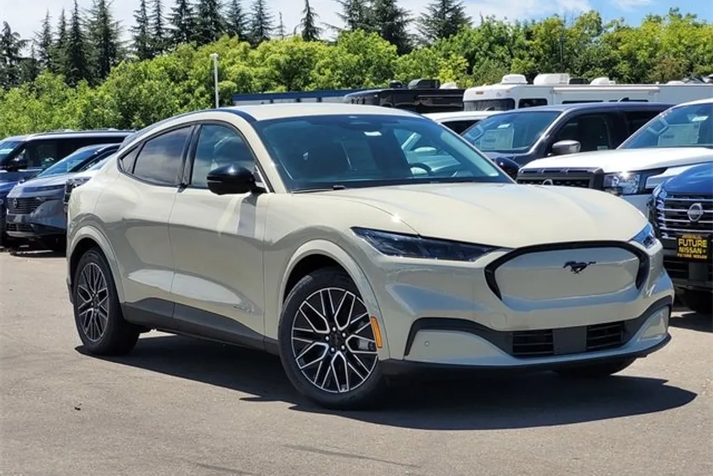 2025 Ford Mustang Mach-E Premium photo 1