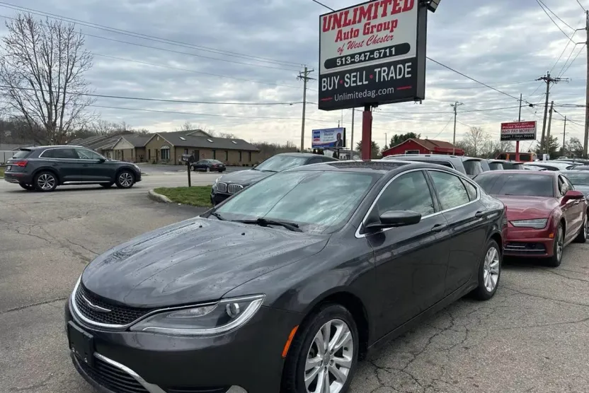 2015 Chrysler 200 Limited photo 1
