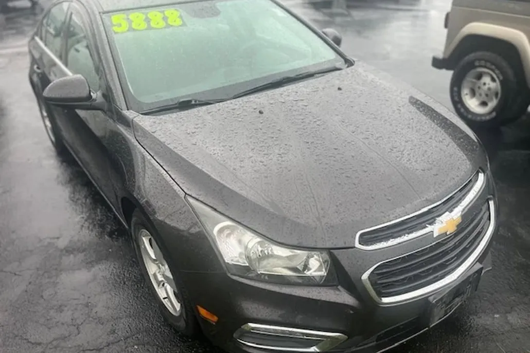 2016 Chevrolet Cruze LT photo 1