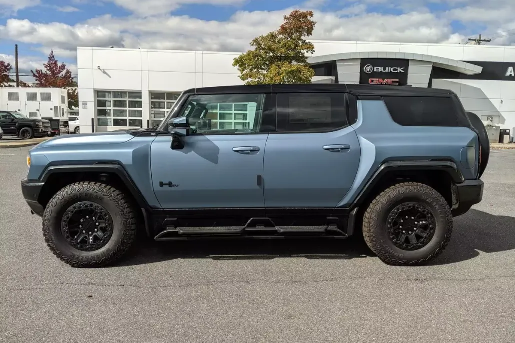 2024 Gmc Hummer EV SUV photo 1