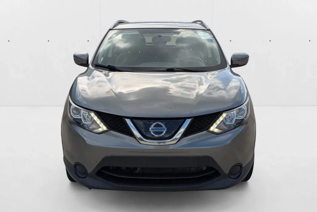 2018 Nissan Rogue SV photo 1