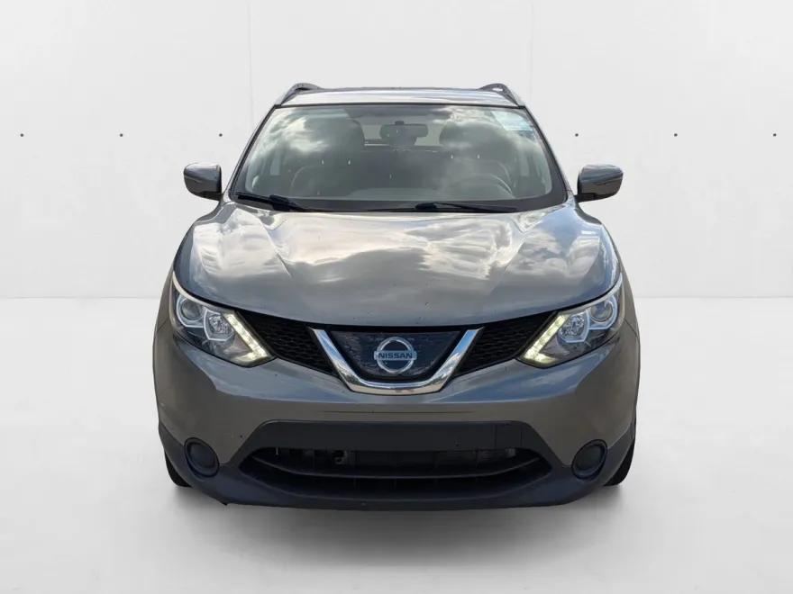 2018 Nissan Rogue SV photo 1