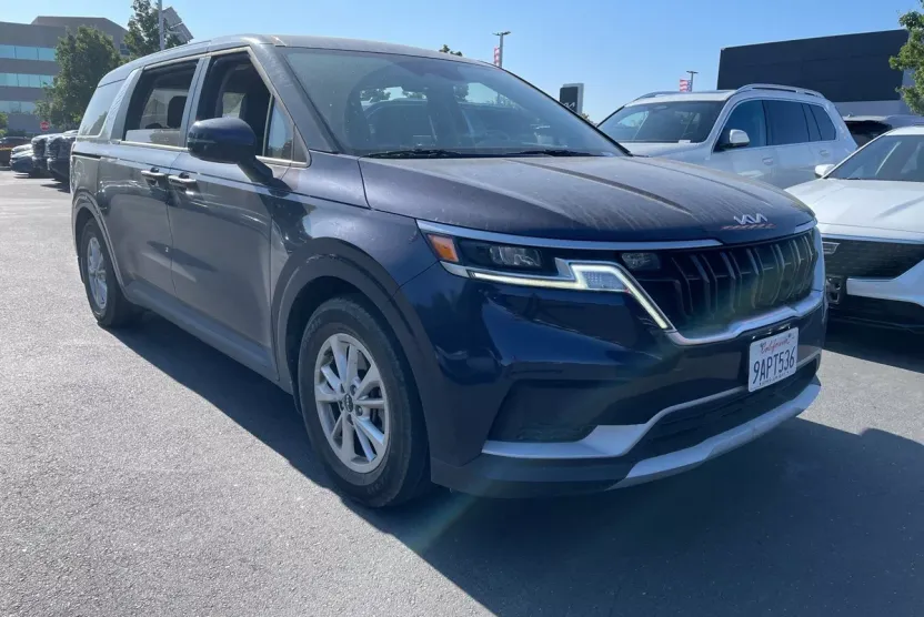 2022 Kia Carnival LXS photo 1
