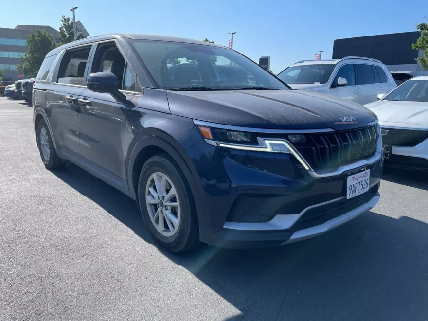 2022 Kia Carnival LXS photo 1
