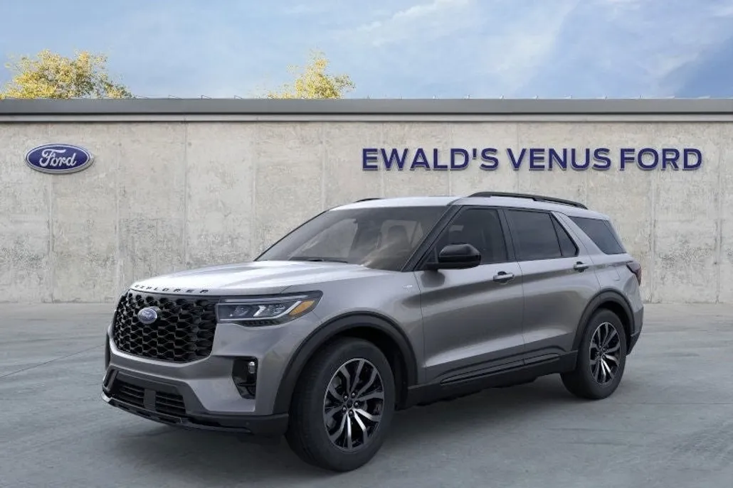 2025 Ford Explorer ST-Line photo 1