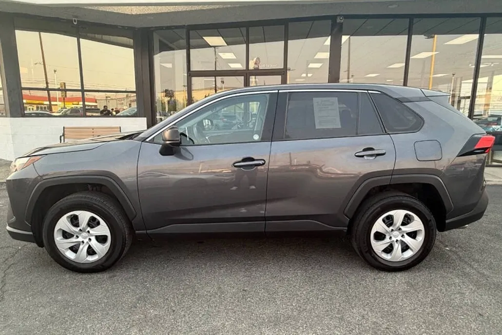 2024 Toyota RAV4 LE photo 1