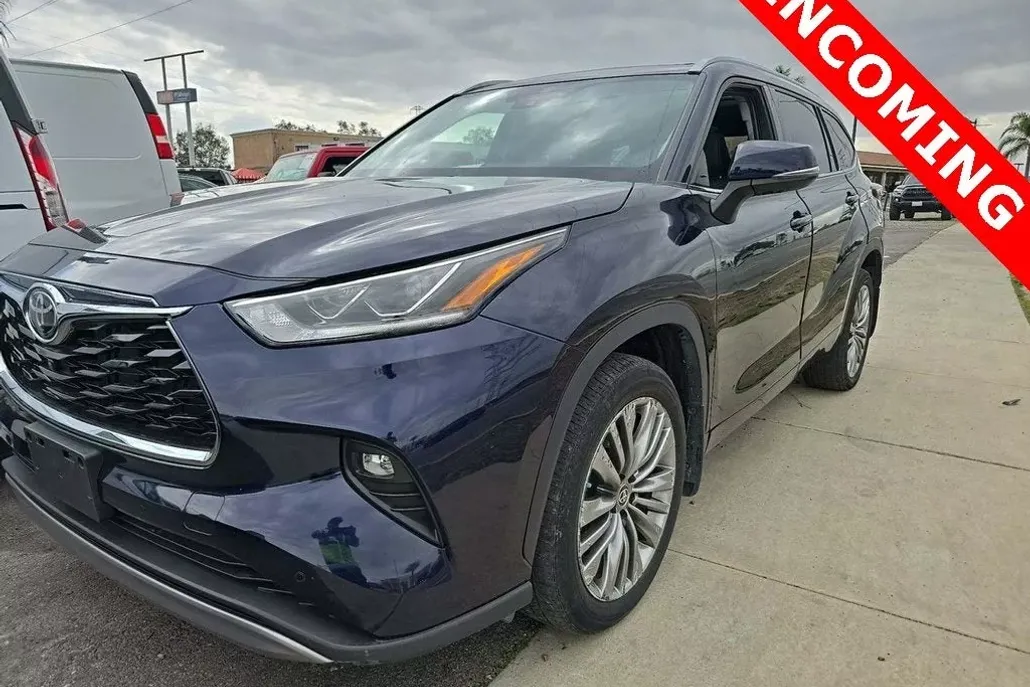 2022 Toyota Highlander Platinum photo 1