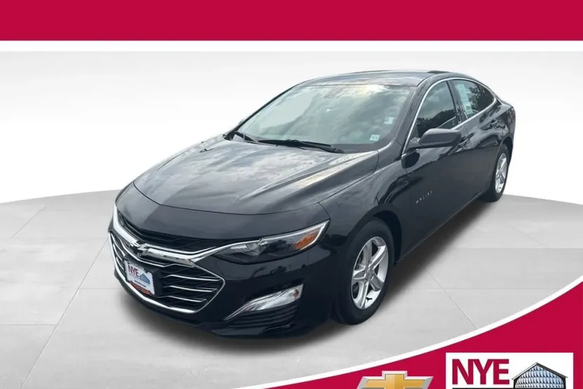 2022 Chevrolet Malibu LS photo 1