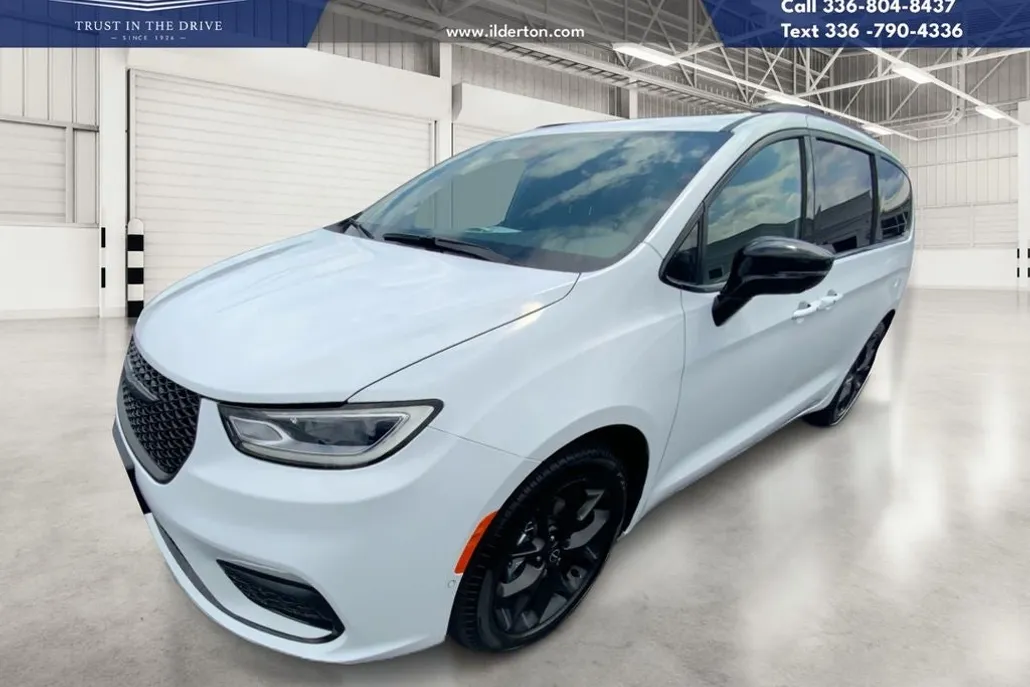 2026 Chrysler Pacifica Limited photo 1