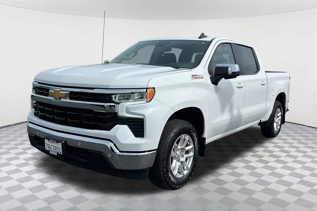 2025 Chevrolet Silverado 1500 LT photo 1