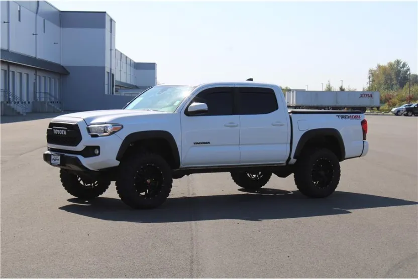 2019 Toyota Tacoma TRD Off-Road photo 1