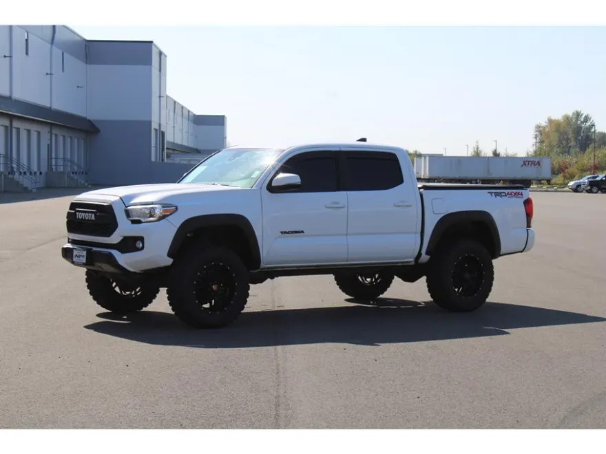 2019 Toyota Tacoma TRD Off-Road photo 1