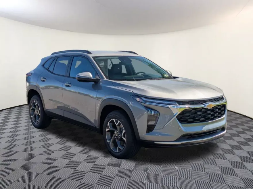 2025 Chevrolet Trax LT photo 1