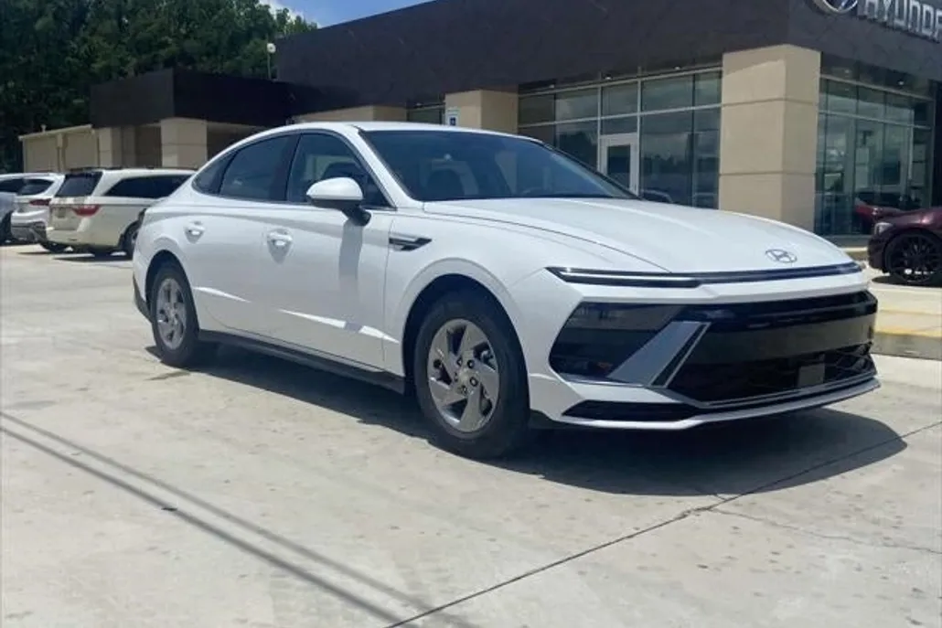 2025 Hyundai Sonata SE photo 1