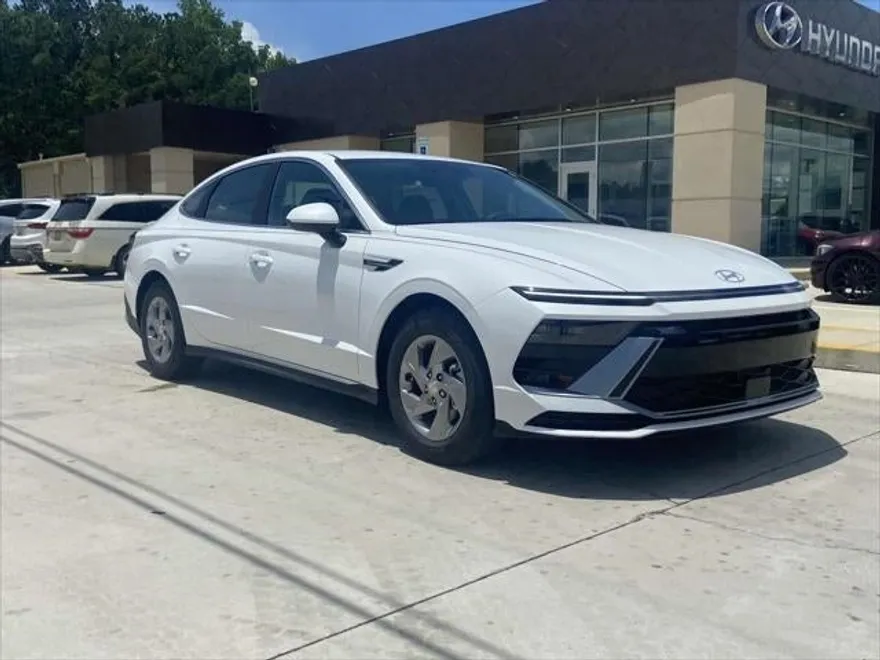 2025 Hyundai Sonata SE photo 1