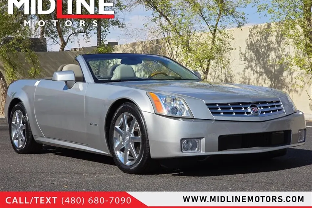 2005 Cadillac XLR photo 1