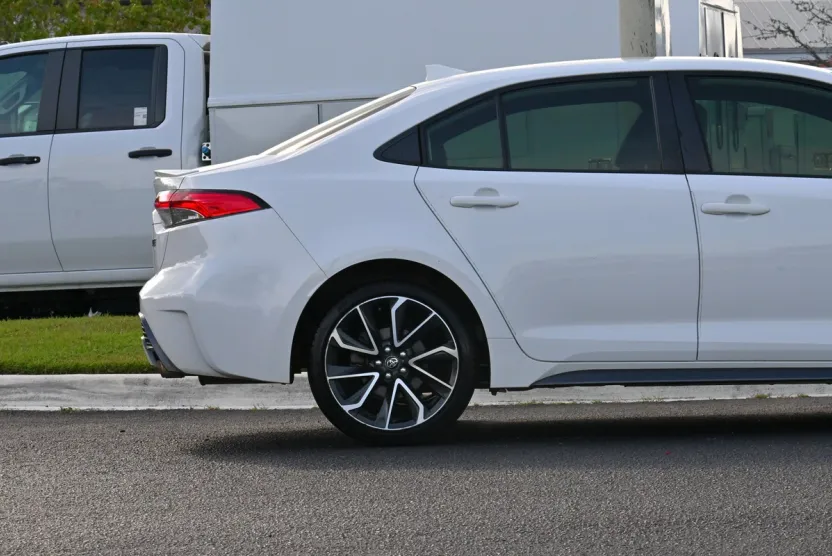 2020 Toyota Corolla SE photo 1